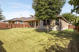 109 Buffalo View Ln, Georgetown, TX 78628 - Photo 40