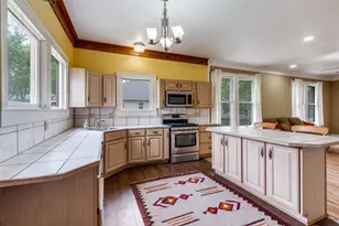 520 S Pecan Ave, Luling, TX 78648 - Photo 10