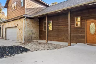 315 Arbors Cir, Elgin, TX 78621 - Photo 34