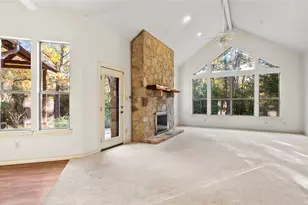 315 Arbors Cir, Elgin, TX 78621 - Photo 10