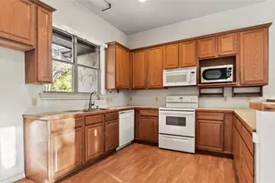 315 Arbors Cir, Elgin, TX 78621 - Photo 12