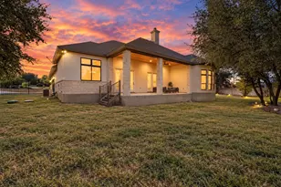 101 Gabriel Woods Dr, Georgetown, TX 78633 - Photo 32