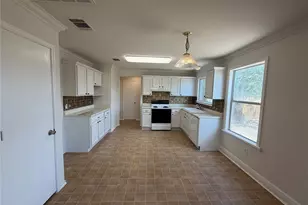 101 Gillespie Ln, Elgin, TX 78621 - Photo 2
