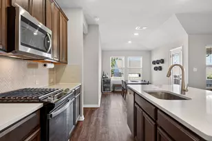 1036 View Dr, Georgetown, TX 78628 - Photo 4