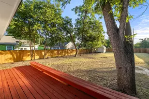 1105 Victoria St, Taylor, TX 76574 - Photo 36