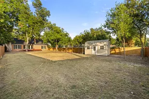 1105 Victoria St, Taylor, TX 76574 - Photo 40