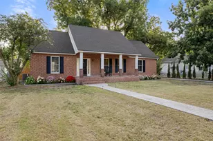 1105 Victoria St, Taylor, TX 76574 - Photo 4
