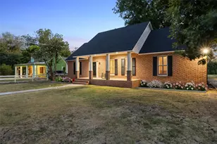 1105 Victoria St, Taylor, TX 76574 - Photo 8