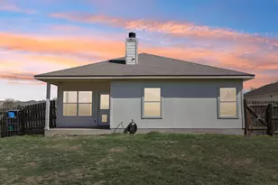 211 Almquist St, Hutto, TX 78634 - Photo 2