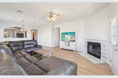 211 Almquist Street, Hutto, TX 78634 - Photo 4