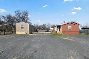 337 SW Front St, Bartlett, TX 76511 - Photo 2