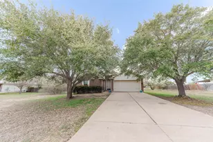 223 Martin Crossing Dr, Cedar Creek, TX 78612 - Photo 2