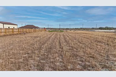 631 County Road 5715, Natalia, TX 78059 - Photo 8