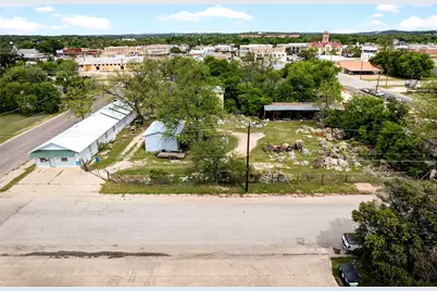 401 E 6th Street, Lampasas, TX 76550 - Photo 4