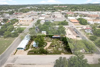 401 E 6th Street, Lampasas, TX 76550 - Photo 6