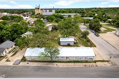 401 E 6th Street, Lampasas, TX 76550 - Photo 2