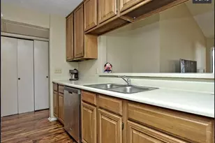 806 W 24th St, Austin, TX 78705 - Photo 4