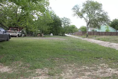 801 Tank Street, Lockhart, TX 78644 - Photo 2