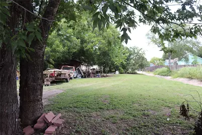 801 Tank Street, Lockhart, TX 78644 - Photo 6