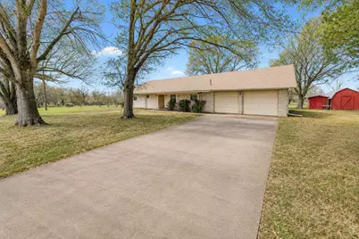 182 Norma Jean Boulevard, Smithville, TX 78957 - Photo 2