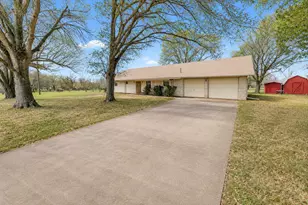 182 Norma Jean Blvd, Smithville, TX 78957 - Photo 2