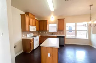 128 Inman Dr, Hutto, TX 78634 - Photo 2