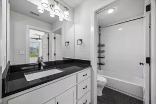 1182 Ridgeway Dr, Austin, TX 78702 - Photo 8