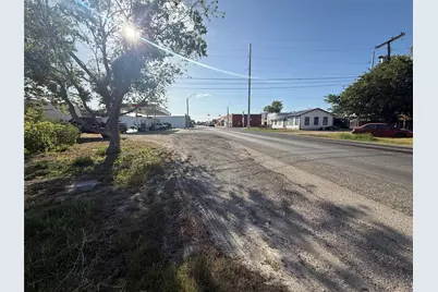 311 E Clark Street, Bartlett, TX 76511 - Photo 4