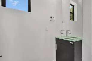 408 W Odell St, Austin, TX 78752 - Photo 12