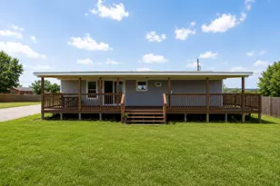 136 Alameda Dr, Cedar Creek, TX 78612 - Photo 4