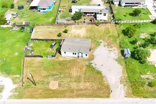136 Alameda Dr, Cedar Creek, TX 78612 - Photo 4