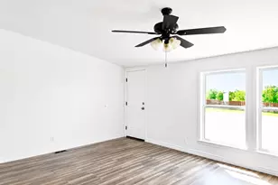 136 Alameda Dr, Cedar Creek, TX 78612 - Photo 10