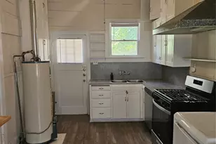 704 W 22nd St, Austin, TX 78705 - Photo 2