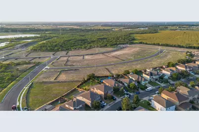 5017 Hazelnut Lane, Del Valle, TX 78617 - Photo 8