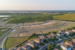 5017 Hazelnut Ln, Del Valle, TX 78617 - Photo 8