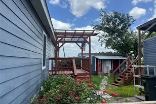 330 Grandview Dr, San Marcos, TX 78666 - Photo 2
