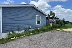 330 Grandview Dr, San Marcos, TX 78666 - Photo 2