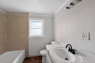 706 W 5th St, Hearne, TX 77859 - Photo 8