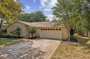 1102 Dunman Dr, Georgetown, TX 78628 - Photo 2