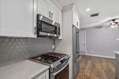 6200 Shadow Bend, Austin, TX 78745 - Photo 10