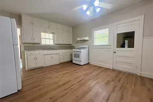 815 Lizzie St, Taylor, TX 76574 - Photo 6