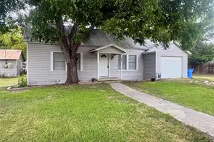 815 Lizzie St, Taylor, TX 76574 - Photo 2