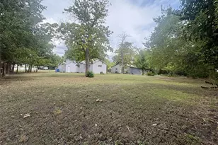 815 Lizzie St, Taylor, TX 76574 - Photo 18