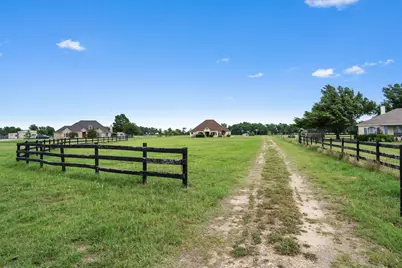 130 Cotton Rows Lane, Taylor, TX 76574 - Photo 8