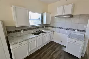 2323 W Salinas St, San Antonio, TX 78207 - Photo 12