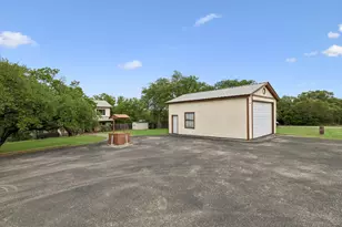 25420 Cove Dr, Spicewood, TX 78669 - Photo 12