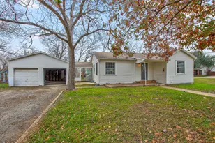 921 W 5th St, Taylor, TX 76574 - Photo 16