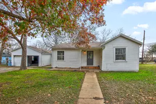 921 W 5th St, Taylor, TX 76574 - Photo 14