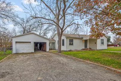 921 W 5th Street, Taylor, TX 76574 - Photo 2