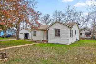 921 W 5th St, Taylor, TX 76574 - Photo 8